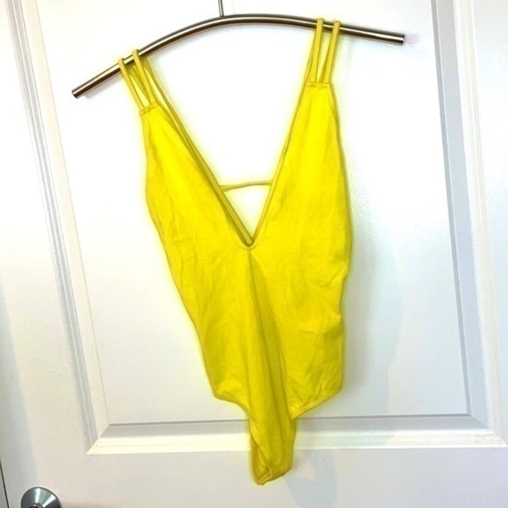 EXPRESS | Women’s Florescent Yellow EXPRESS Bodysuit with Botton Snaps Size XS